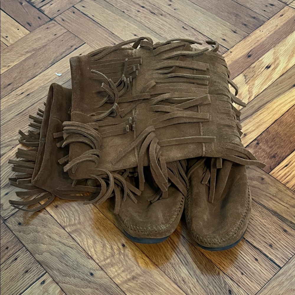 Minnetonka Brown 3-Layer Fringe Suede Boots Excellent Condition